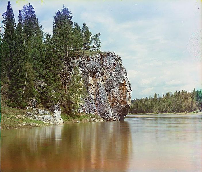 Максимовский камень на реке Чусовой