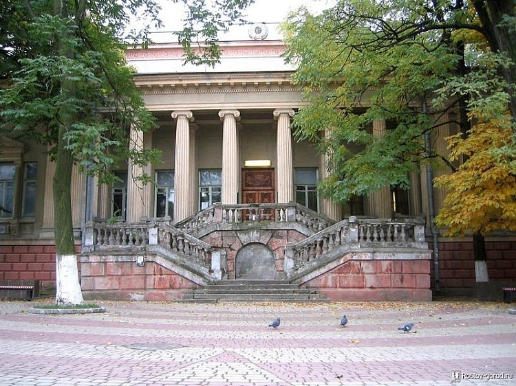 Зональная библиотека возле здания журфака ргу
