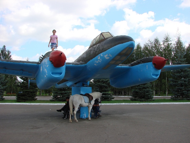 Самолёт Пе-2 в Парке победы в Казани