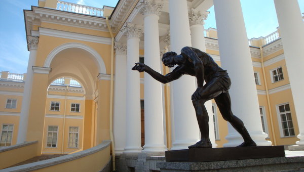 Колоннада Александровского дворца