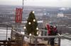 В Санкт-Петербурге на построенном  в 2004 году левобережном пилоне второй очереди Большого Обуховского моста установлена Новогодняя ёлка. Благодаря пилону она стала самой высокой Новогодней ёлкой горо