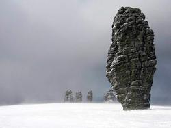 Столбы выветривания с 2008 считаются одним из семи природных чудес России. Находятся они на плато Мань-Пупу-Нёр в Троицко-Печерском районе Республики Коми. Иногда их называют Маньпапунёр. Огромные сто