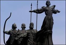 Создание города Киева связано с собственной легендой. В историческом труде "Повесть временных лет", где он упоминается, говорится о первых строителях городка: трех братьях и сестре. Легенда во многом 