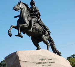 18 августа 1782 года в Петербурге, на Сенатской площади состоялось торжественное открытие памятника императору Петру Первому работы французского скульптора Этьена Фальконе. «Медный всадник» - так впер