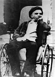 21 января 1924 года, умер Владимир Ленин. Первый звоночек о недуге, который в 23-м превратил Ленина в немощного и слабоумного человека, а вскоре свёл в могилу, прозвенел в 1921 году. Руководитель сове