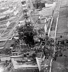 26 апреля 1986 г. произошла авария на Чернобыльской АЭС. На четвертом энергоблоке станции произошел мощный взрыв, эквивалентный 500 хиросимским бомбам. В результате аварии на АЭС произошло радиоактивн