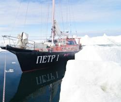 Совершить арктическую «кругосветку» вдоль побережья Северного Ледовитого океана за одну навигацию без сопровождения ледоколов попытается экипаж небольшой яхты «Пётр I». Старт экспедиции дан 31 мая в С