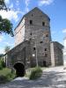 Ворота крупнейшей башни Стефана Батория Каменца-Подольского своим прозвищем обязаны шляпе Петра I.
