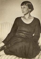 Признанная классиком отечественной поэзии ещё в 1920-е годы, Анна Ахматова подвергалась замалчиванию, цензуре и травле, многие её произведения не были опубликованы не только при жизни автора, но и в т