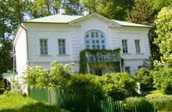 22 июля 1910 года при пожаре в Ясной Поляне уничтожены рукописи Льва Толстого.
