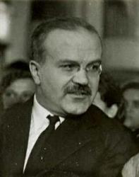 Вячеслав Михайлович Молотов — советский политический и государственный деятель. Глава советского правительства с 1930 по 1941 годы, нарком, а затем министр иностранных дел в 1939—1949 и 1953—1956 года